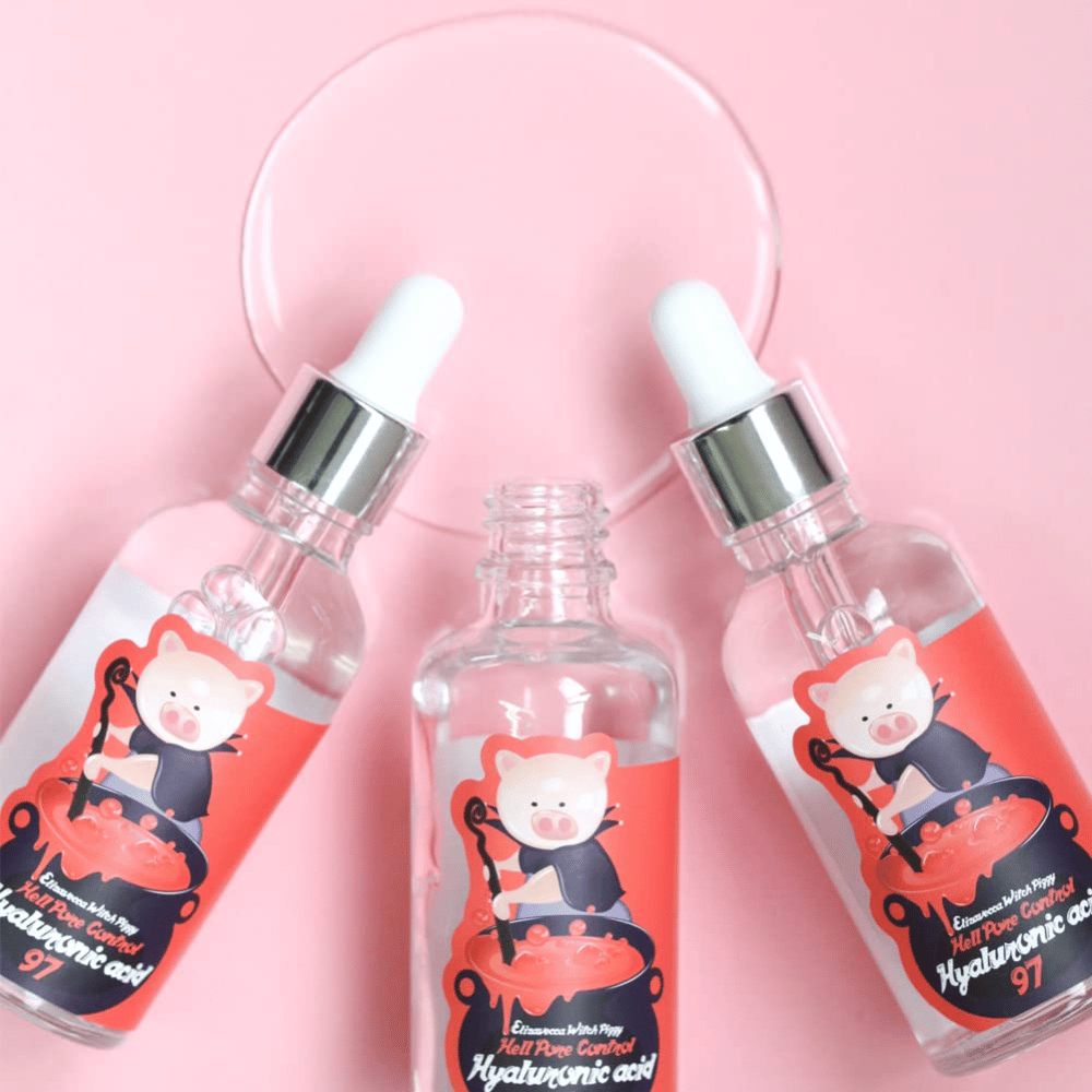 Elizavecca Witch Piggy Hell Pore Control Hyaluronic Acid 97 seerumi pipetillä, kosteuttava hyaluronihappo-seerumi, joka antaa intensiivistä kosteutusta ja täyteläistävää vaikutusta.