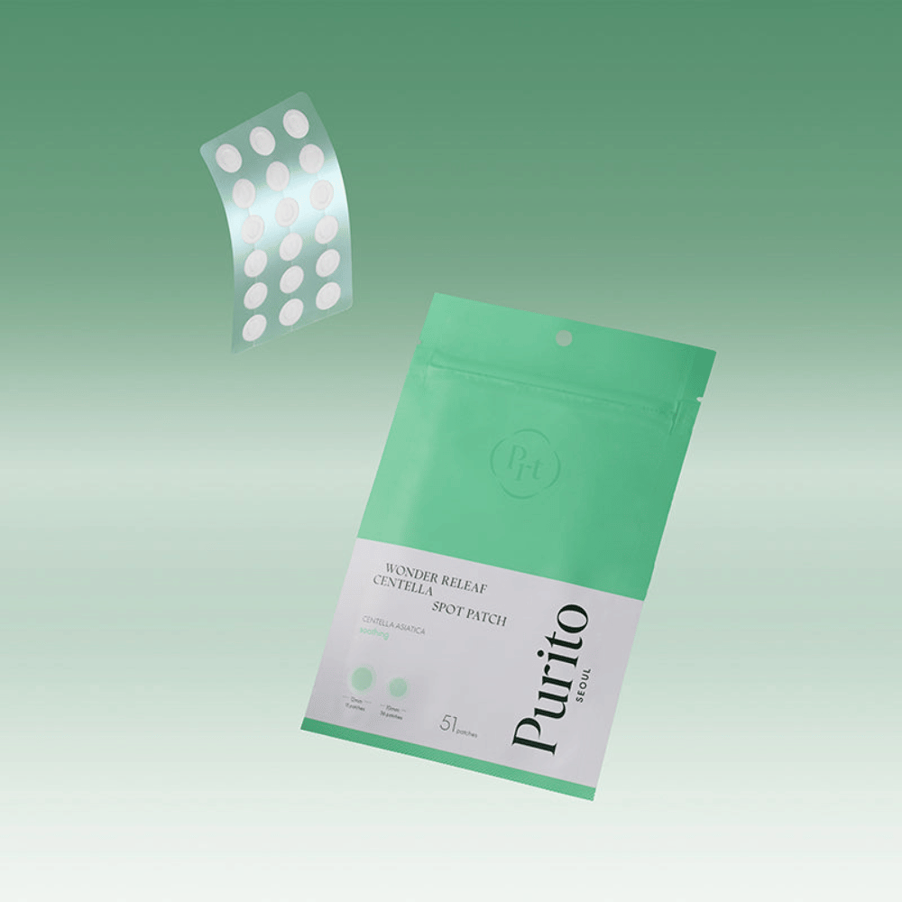Purito Wonder Releaf Centella Spot Patch pakkauksella ja läpinäkyvillä aknelaastareilla, rauhoittava pistemäinen hoito centella asiatica -uutteella finneille ja ärtyneelle iholle.