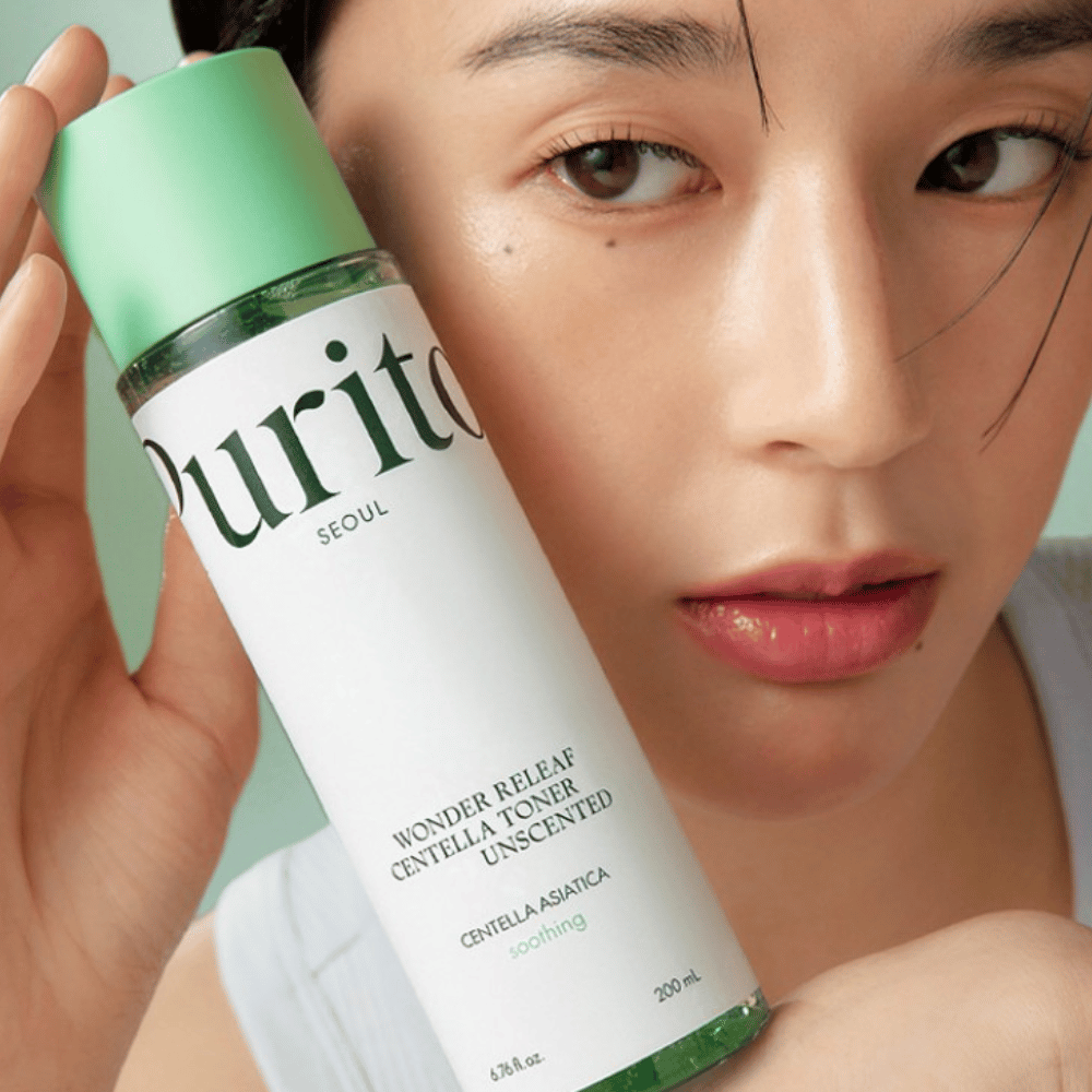 Purito Wonder Releaf Centella Toner Unscented on hellävarainen kasvovesi, joka kosteuttaa ja rauhoittaa ihoa Centella Asiatican avulla. Tuoksuton ja ihanteellinen herkälle iholle, tämä kasvovesi auttaa tasapainottamaan ihon kosteussuojaa ja vähentämään ärsytystä.