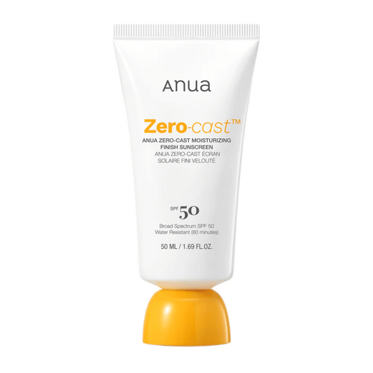 Tuotekuva ANUA Zero-Cast Moisturizing Finish Sunscreen SPF 50 valkoisessa tuubissa, jossa on oranssi korkki, 50 ml. Kevyt aurinkovoide ilman valkoista kalvoa, vedenkestävä jopa 80 minuuttia.