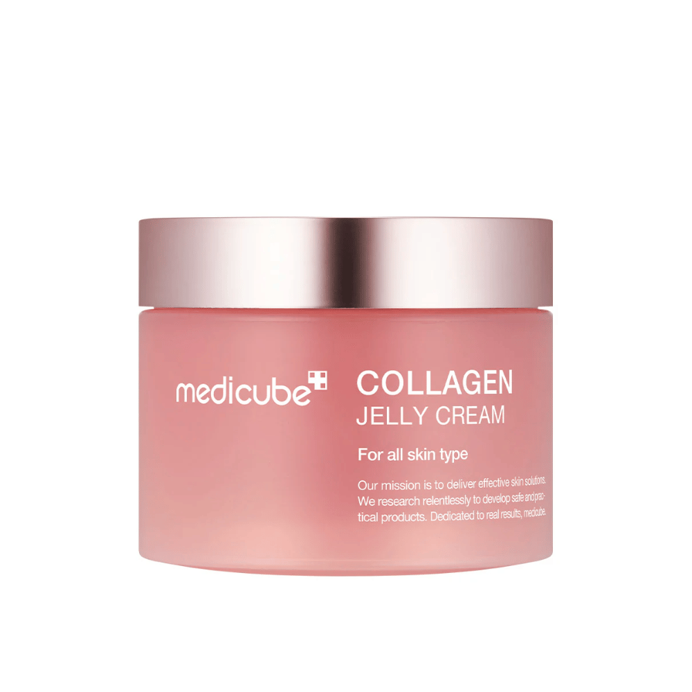 Medicube Collagen Jelly Cream vaaleanpunaisessa purkissa, jossa on hopeakansi. Tuote on suunniteltu kaikille ihotyypeille ja lupaa tehokasta ihonhoitoa keskittyen kollageeniin parantaakseen ihon kimmoisuutta ja kosteutusta.