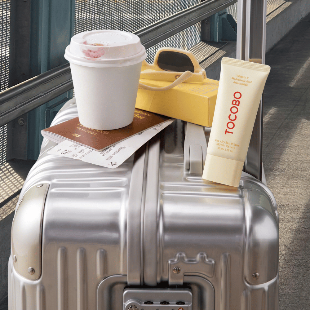 tocobo spf på en resväska på flygplats