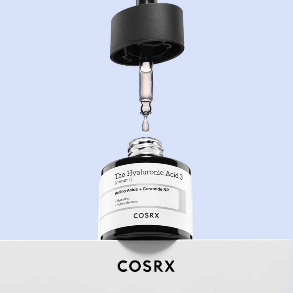 Seerumi, jossa on pipetti, sisältäen COSRX:n The Hyaluronic Acid 3 Serum 20ml tukemaan ihon kosteussuojaa.