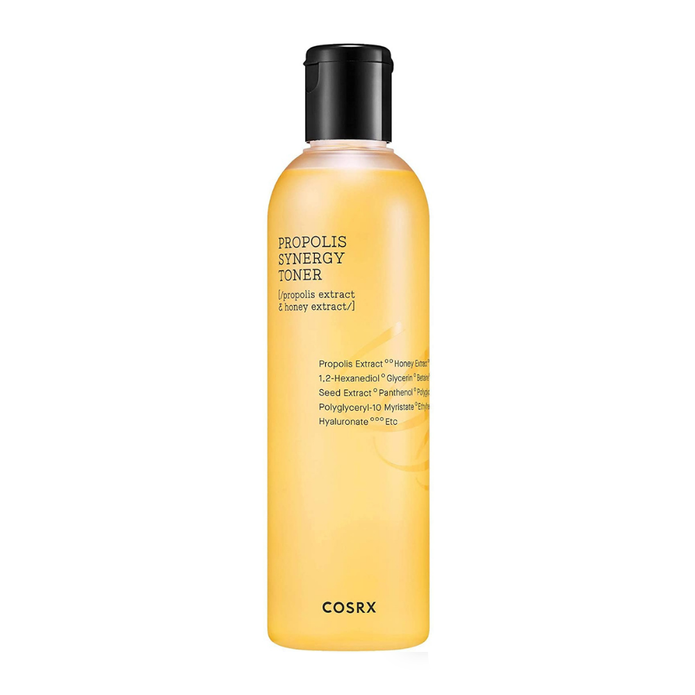 Pulloa COSRX Full Fit Propolis Synergy Toner 150 ml tulehdusta ja bakteereja vastaan valkoisella taustalla.