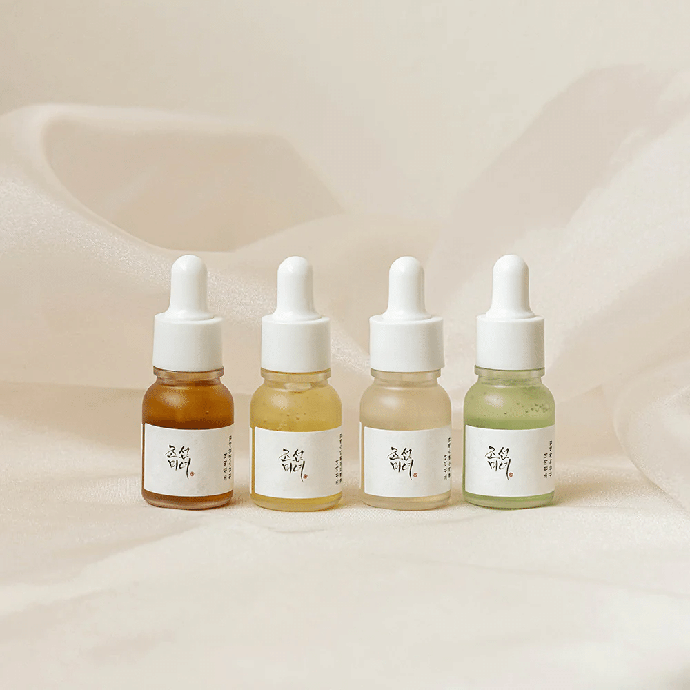 Neljä pulloa Beauty of Joseon Hanbang Serum Discovery Kit 4 kpl valkoisella taustalla.