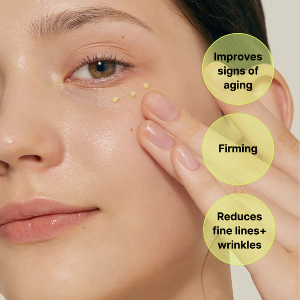 Naisen kasvot, joissa näkyy ryppyjä, mikä osoittaa ikääntymisen merkkejä ja vähentynyttä elastisuutta, käyttäen COSRX Retinol 0.1 Cream 20ml.