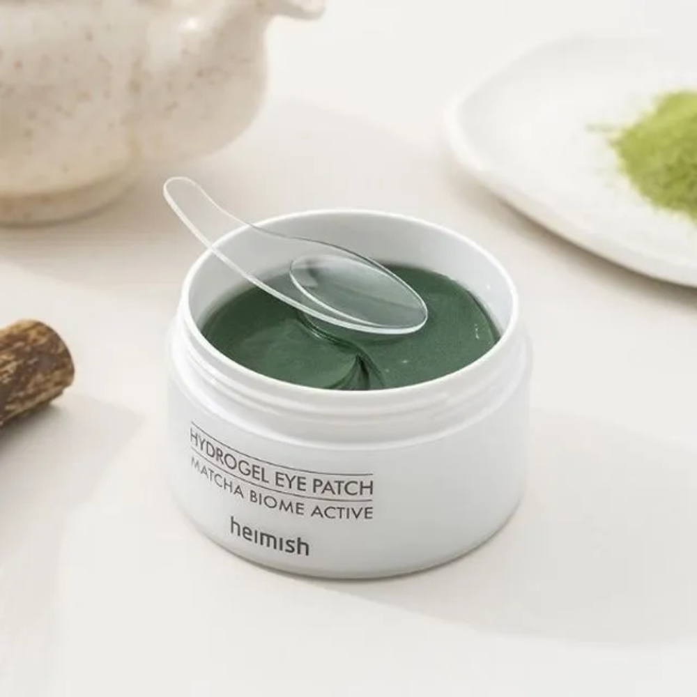 Kulhollinen Heimish Matcha Biome Hydrogel Eye Patch 60 laastaria lusikalla.
